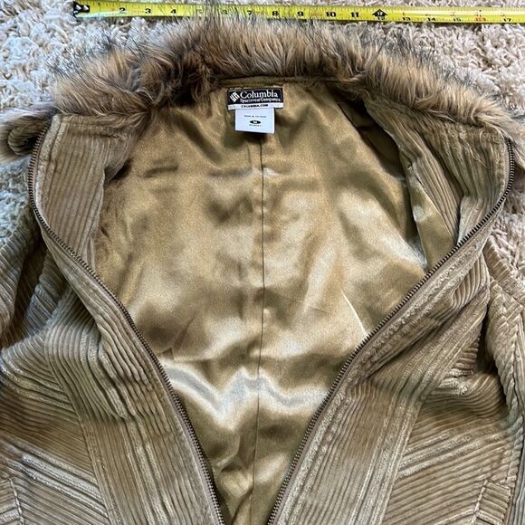 Columbia Tan Corduroy Faux Fur Collar Zip Front Vest Women's Medium EUC - Picture 11 of 14